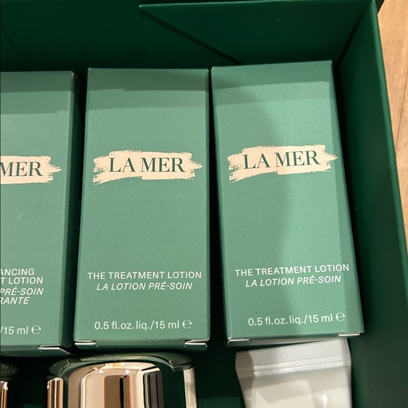 La Mer Moisturizer Collection - Picture 3 of 7